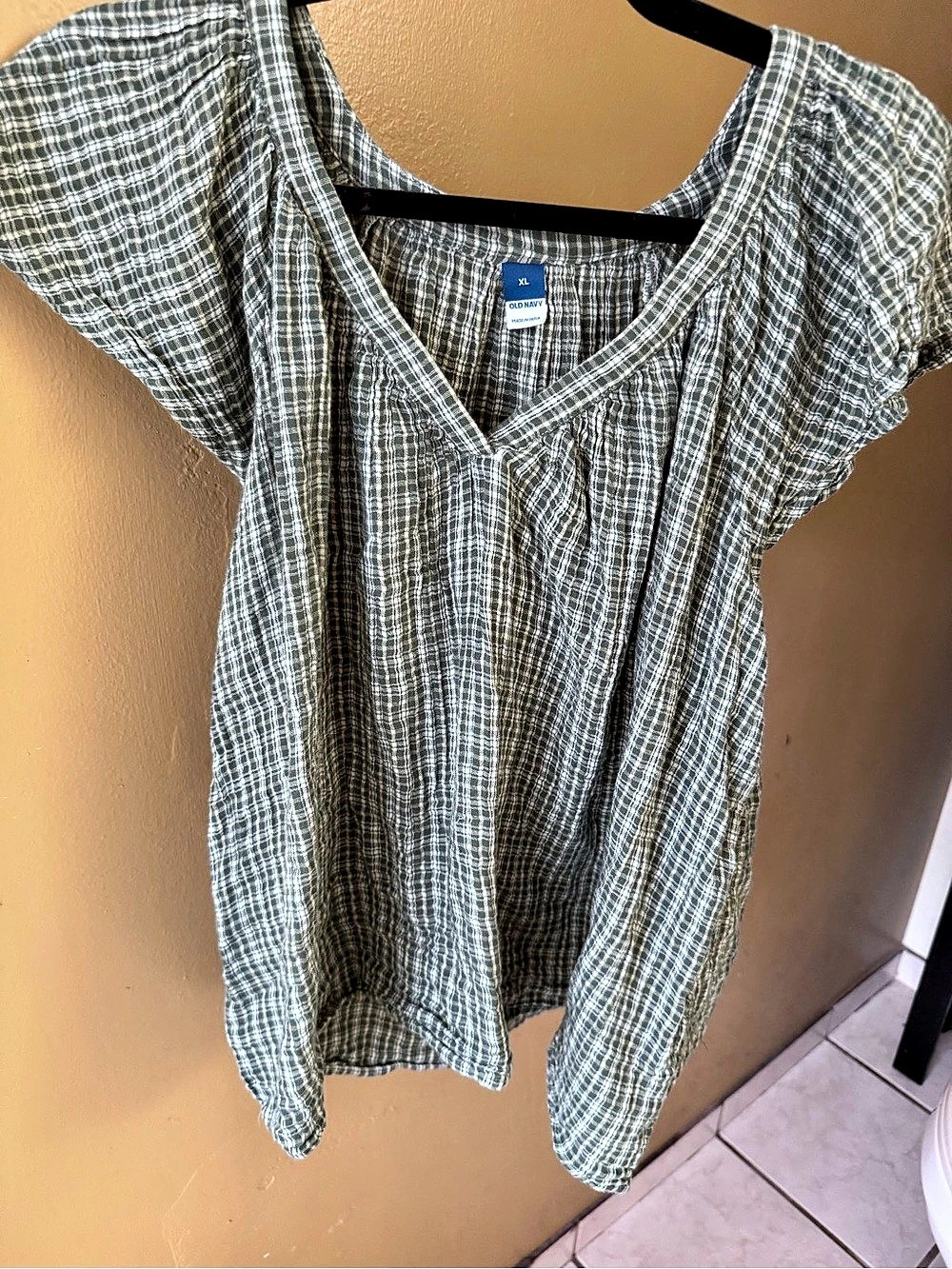 Old Navy Women's Plaid Short Sleeve Top (Green & White) XL